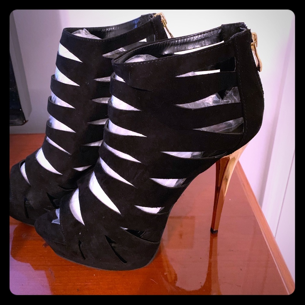 JustFab Black and Gold heels